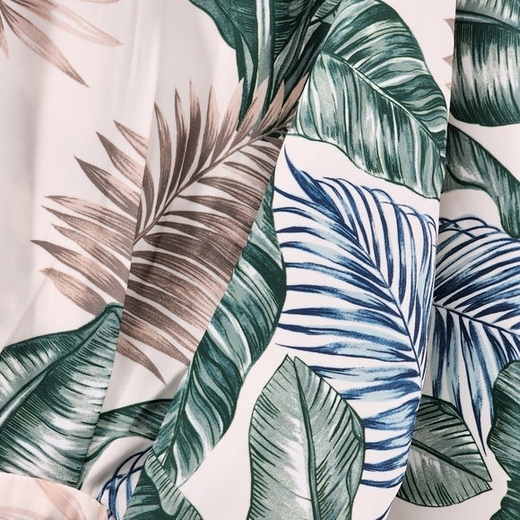 Club L Women's Summer Haze Tropical Print Plunge Wide Leg Jumpsuit - 2 - Picture 5 of 9